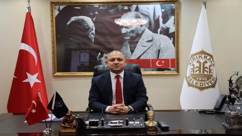 Kavga ettiği amcasını sokak ortasında tabancayla vurdu