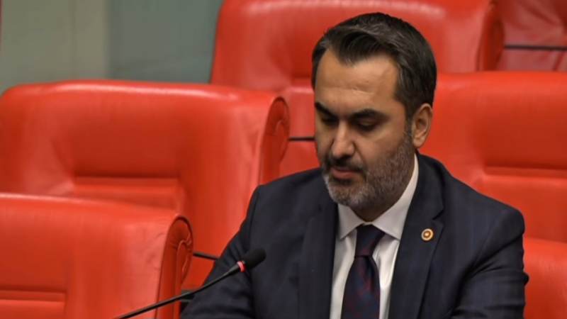 Kavga ettiği amcasını sokak ortasında tabancayla vurdu