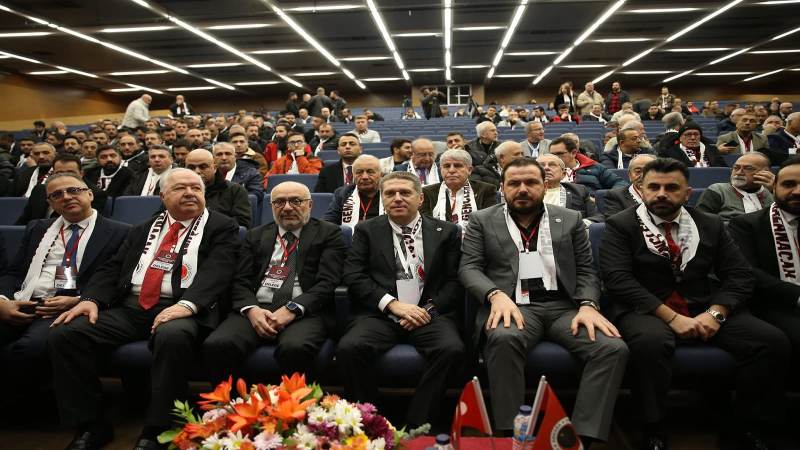 Kavga ettiği amcasını sokak ortasında tabancayla vurdu