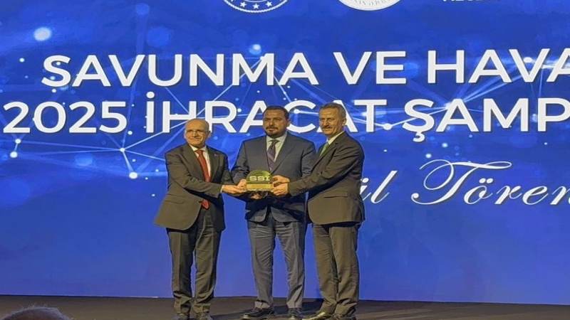 Kavga ettiği amcasını sokak ortasında tabancayla vurdu