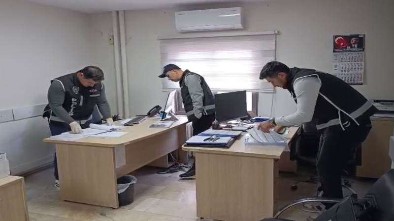 Kavga ettiği amcasını sokak ortasında tabancayla vurdu