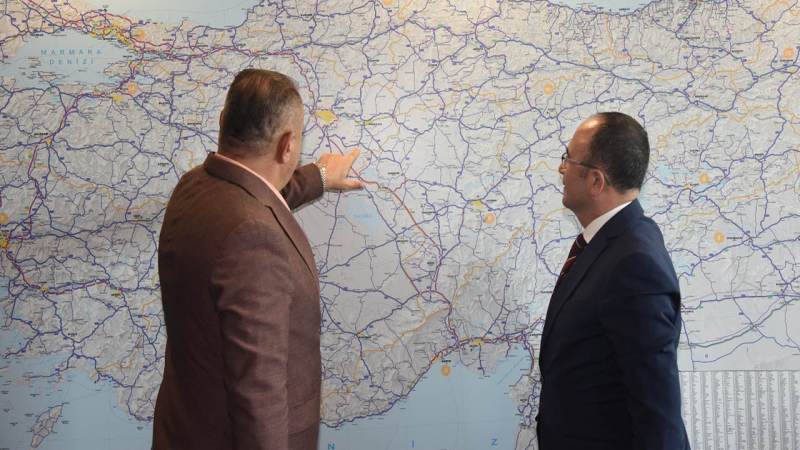 Kavga ettiği amcasını sokak ortasında tabancayla vurdu