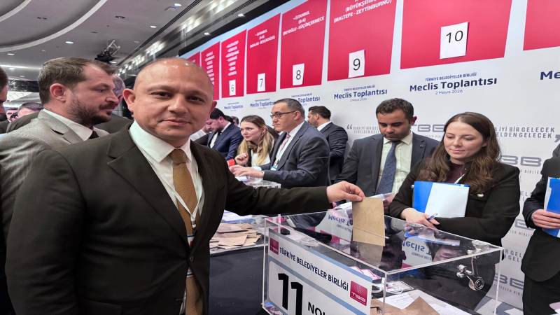Kavga ettiği amcasını sokak ortasında tabancayla vurdu