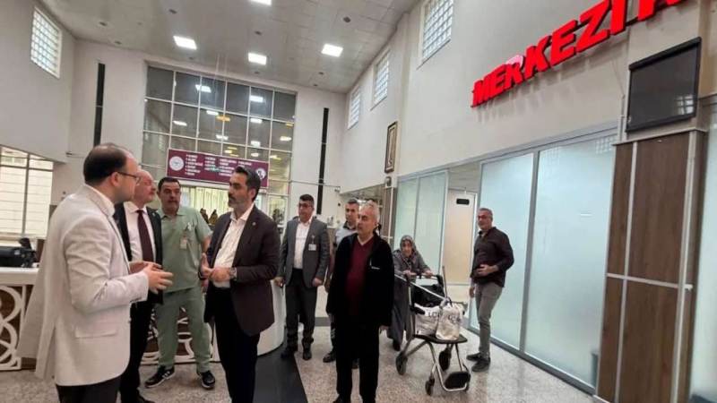 Kavga ettiği amcasını sokak ortasında tabancayla vurdu