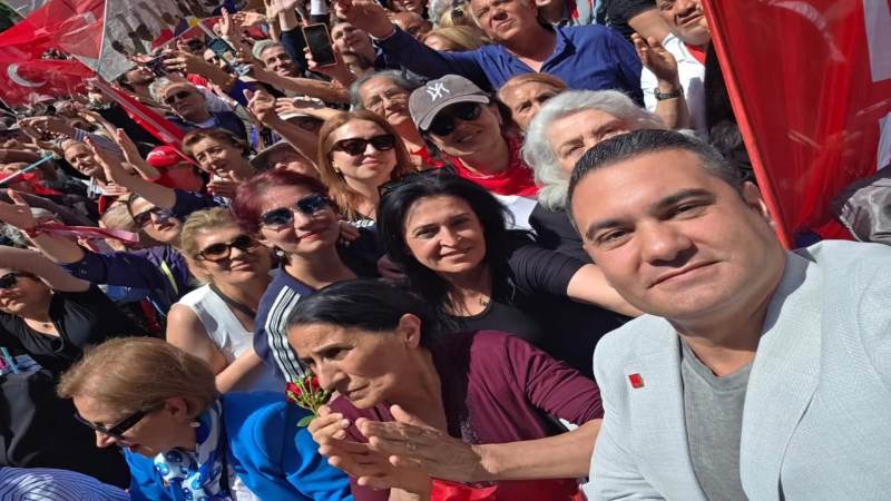 Kavga ettiği amcasını sokak ortasında tabancayla vurdu