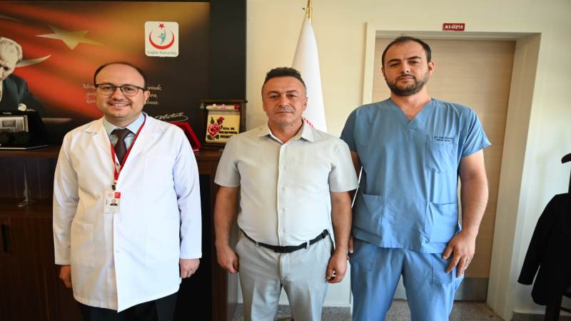 Kavga ettiği amcasını sokak ortasında tabancayla vurdu
