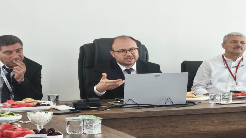 Kavga ettiği amcasını sokak ortasında tabancayla vurdu