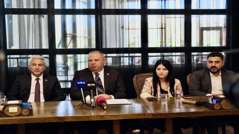 Kavga ettiği amcasını sokak ortasında tabancayla vurdu