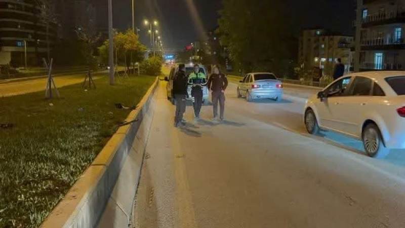 Kavga ettiği amcasını sokak ortasında tabancayla vurdu