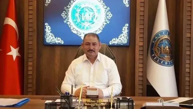 Kavga ettiği amcasını sokak ortasında tabancayla vurdu