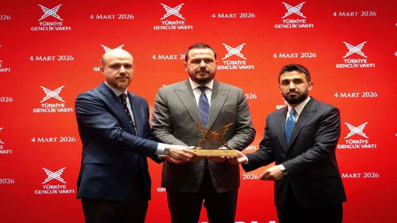 Kavga ettiği amcasını sokak ortasında tabancayla vurdu