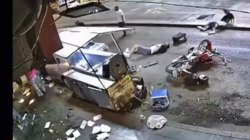 Kavga ettiği amcasını sokak ortasında tabancayla vurdu
